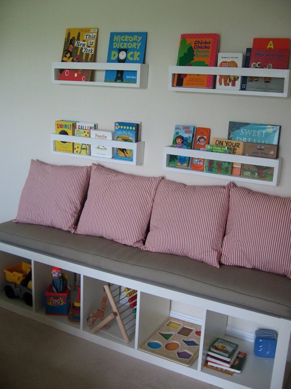 Zastosowanie regałów kallax od Ikea w pokoju dziecka.
