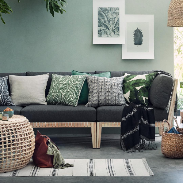 Poduszki - poszewki z motywem liści z kolekcji sklepu H&M Home
